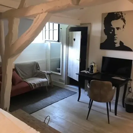 De Hanewijkhoeve 4*