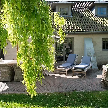 De Hanewijkhoeve Bed & Breakfast 4*